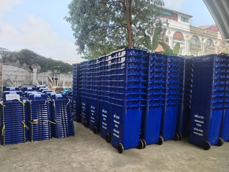 ถังรองรับขยะมูลฝอย ทรงสี่เหลี่ยมแบบมีล้อ จำนวน 370 ใบ (เทศบาลตำบลด่านสำโรง)