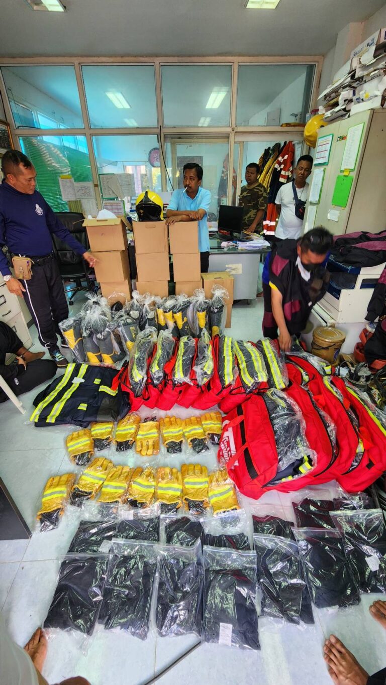 ชุดดับเพลิงครบชุด จำนวน 14 ชุด (องค์การบริหารส่วนตำบลบางไผ่)